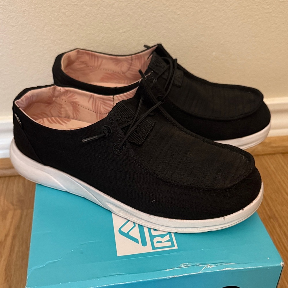 Reef Black Men's Loafers with White Soles